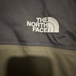 Men’s NorthFace Rain Jacket - Size Medium